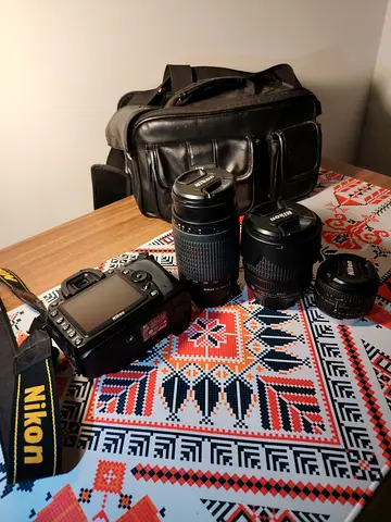 Nikon D90 DSLR Kit + 3 Lenses (18-105mm, 50mm, 70-300mm) + original Bag