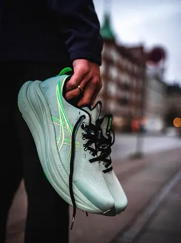 ASICS Gel-Nimbus 28 
Cold Moss Illuminate Green