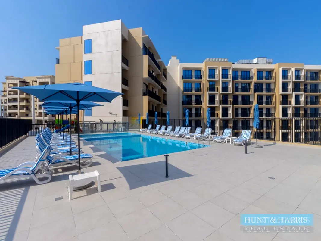 Studio for Sale in Al Hamra Village - Nice facilities - High Floor