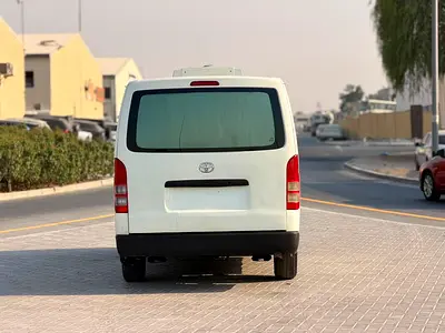 2013 Toyota HIACE — фото 4