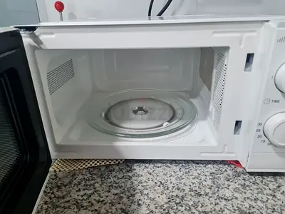 IKON - 700 watts, 20 L microwave oven- 3 months old as good as new, not used