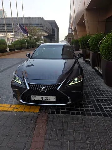 Lexus ES 300h 2023 GCC Specs - Pristine Condition