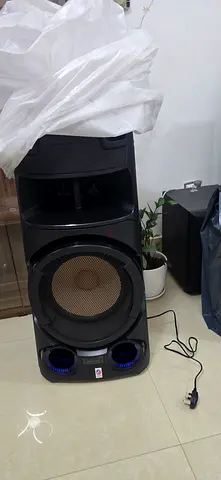 Large floor-standing party speaker with subwoofer - good condition
