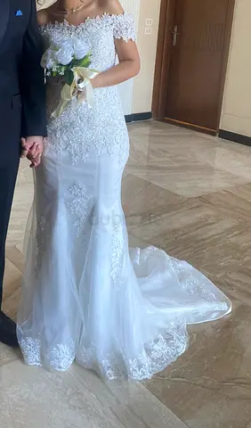 White off-shoulder lace mermaid wedding dress