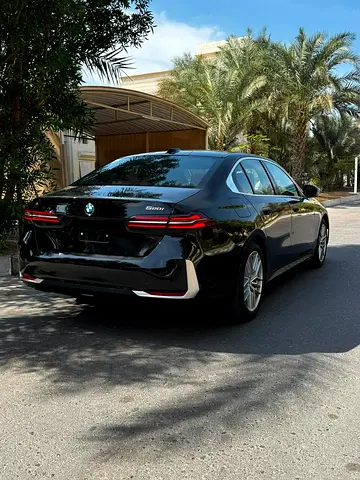 2027 BMW 5-SERIES thumbnail 9