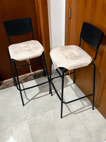 Set of 2 Metal Bar Stools with Cushioned Seats