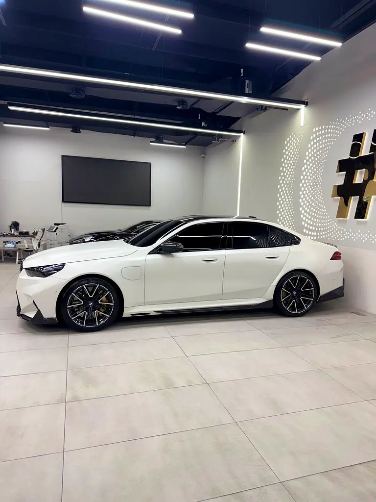 BMW M5 2025