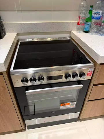 Stainless Steel Ceramic Hob Electric Cooker with Oven - Good Condition