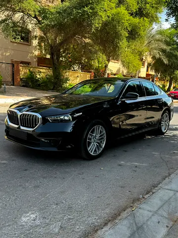 2027 BMW 5-SERIES thumbnail 4