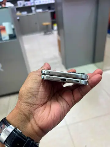 Flip 5
8/256