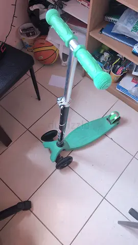 Lightweight foldable three-wheel kids scooter - mint green