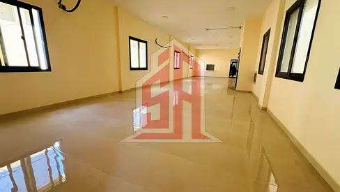 سكن عمال جديد بالكامل وشامل الخدمات في المنطقة الصناعية بأم القيوين