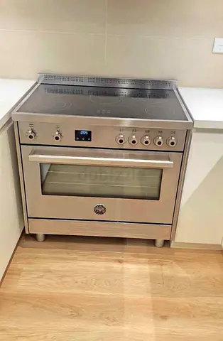 Bertazonni 90cm Electric Cooker same like new Condition  2250 aed