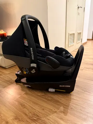 Maxi-Cosi Infant Car Seat with Base