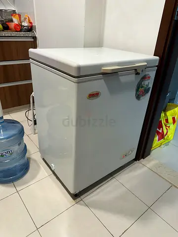 Compact chest freezer / deep freezer