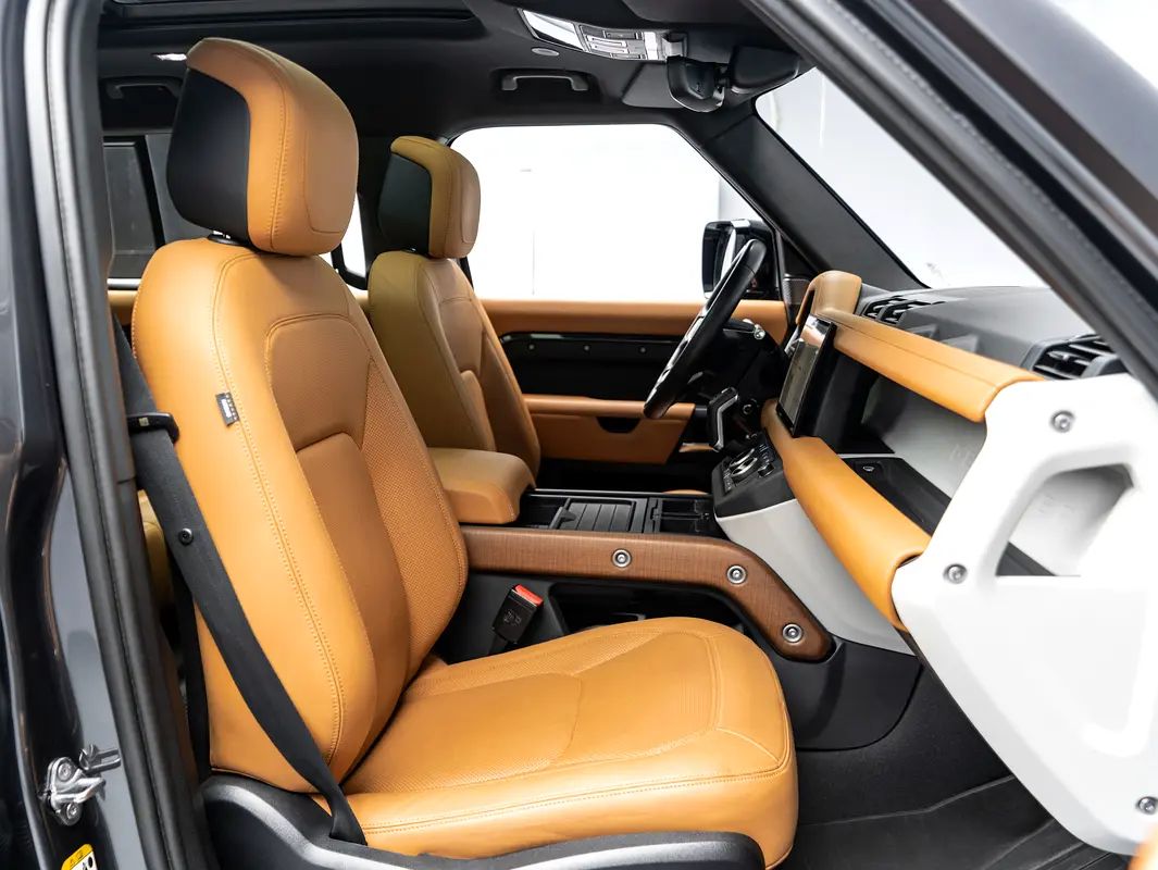 Land Rover Defender 2023