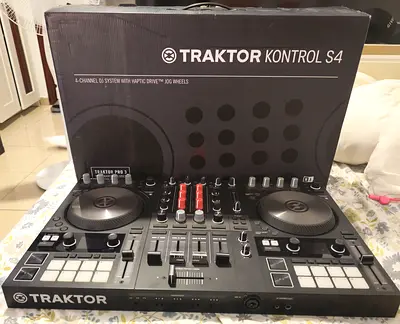DJ equipment- TRAKTOR KONTROL S4 MK3