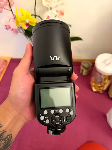 Godox V1 Flash with x3 trigger