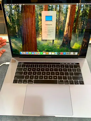 MacBook Pro 2019 15” inch i7 16gb 256gb