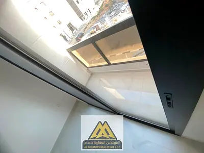 شقة أول ساكن غرفة وصالة في العالية بجوار جميع الخدمات والطرق الرئيسيه سهل الخروج الي دبي والشارقه