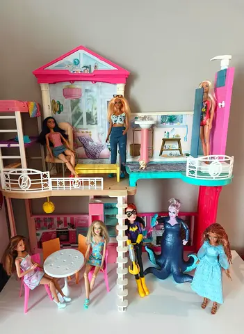 Barbie House with Working Shower and 8 Dolls