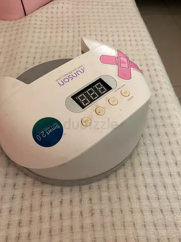 Woman nail uvlamp