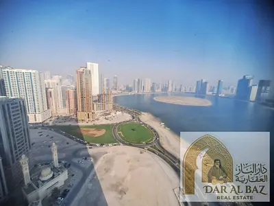 غرفتين وصاله واسعه للايجار السنوى بالشارقه بالخان اطلاله بحريه مزوده بخزائن حائط مع جيم ومسبح وباركينج مجانى قريب من جميع الخدمات سهل المخرج لدبى