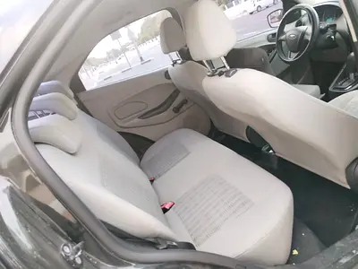 2016 FORD FIGO 照片 9