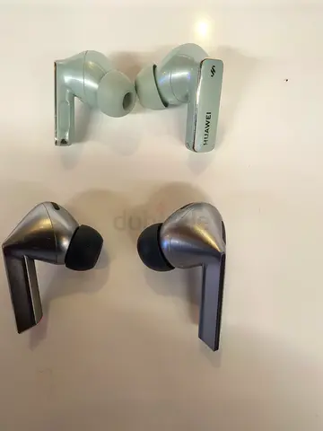 Original Samsung buds 3 pro and Huawei freebuds pro 4. No charging case