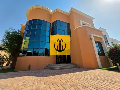 Villa for rent in The second qoz 5 master bedrooms +hall+ majlis