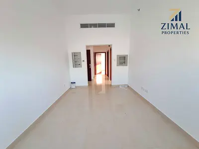 Very luxurious 2bhk apartment available Closed also family sharing NMC Hospital
