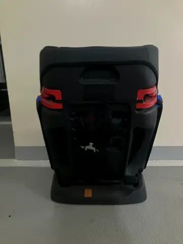 Used child car seat/base brand Moon in good condition
