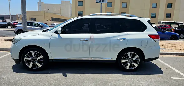 Nissan Pathfinder SV 2015 | GCC Specs | Well Maintained