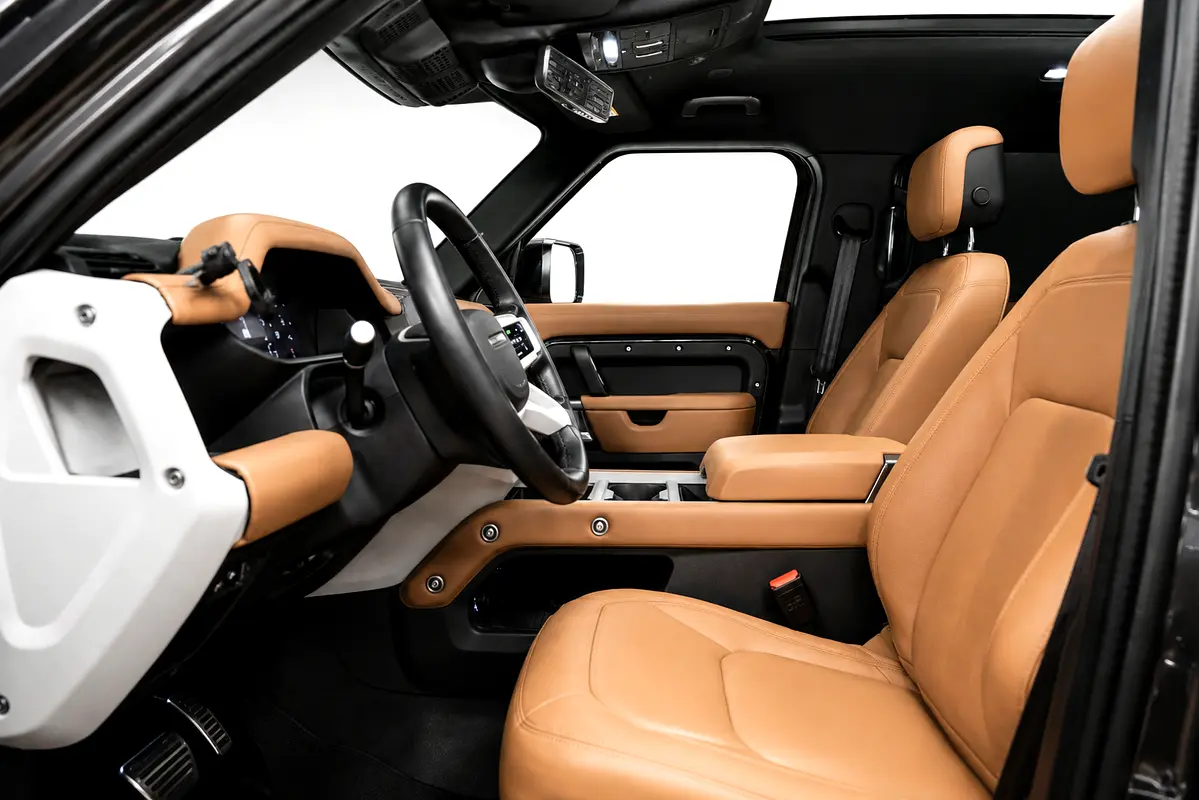 Land Rover Defender 2025