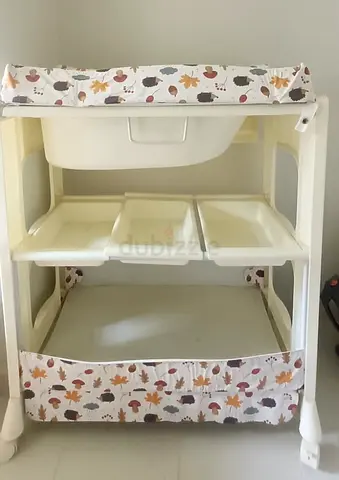 Baby Changing Table with Built-in Bath – AED 80