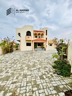 Coner Unit | 5-Master BedRoom | 15 to 20 Parking Space| Ready To Move Villa