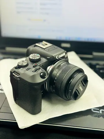 Canon EOS R10 mirrorless camera with kit lens - open box not used