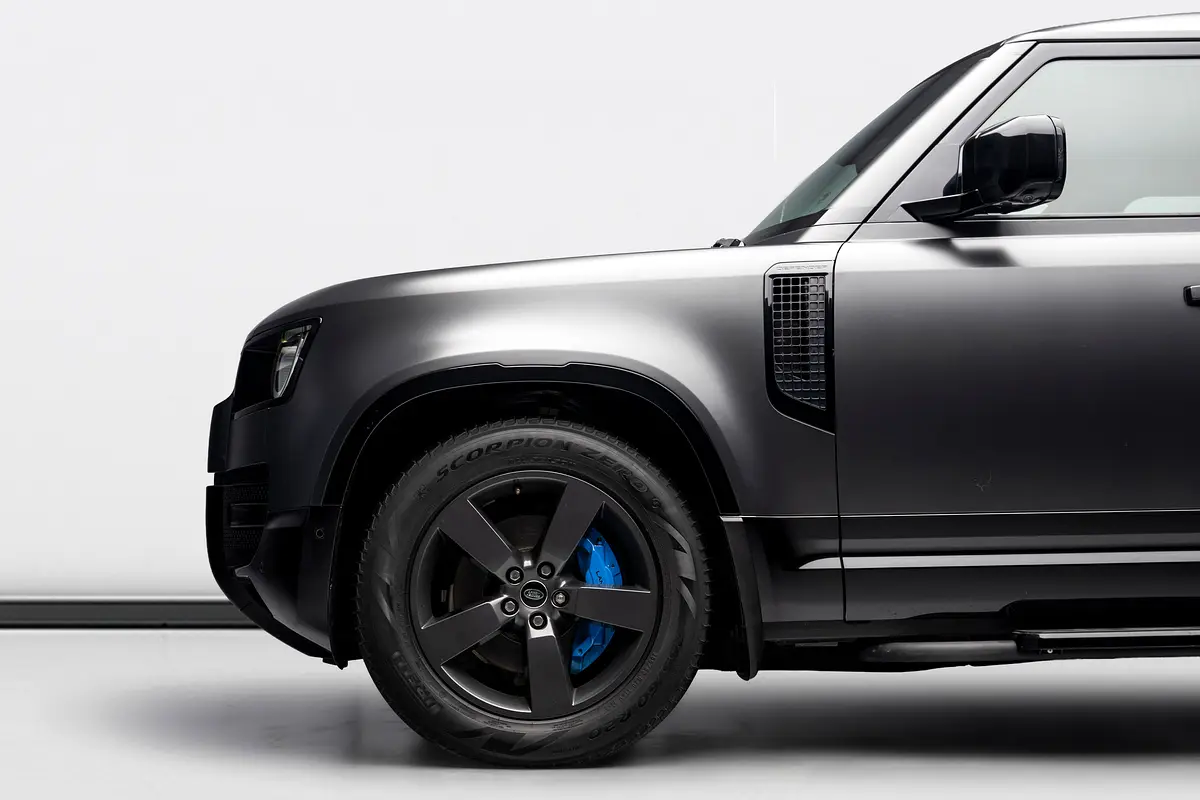 Land Rover Defender 2023