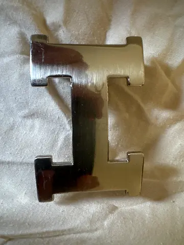 Silver metal H belt buckle - single piece