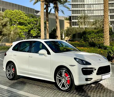 SPECIAL PORSCHE CAYENNE GTS — HIGH OPTIONS — GCC —LOW MILEAGE — NEW CONDITION