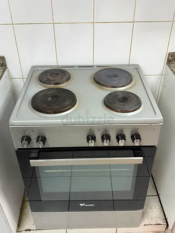 Freestanding Electric Cooking Range - hot plates with electric oven for Baking. - Perfect Condition