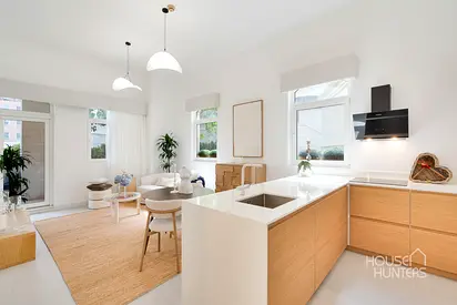 Stunning 1BR+Study | Corner Unit | Bright
