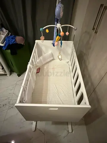 White wooden baby crib with sky hanger  Mattress - good condition