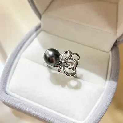 Tahitian Pearl with sliver Floral Motif