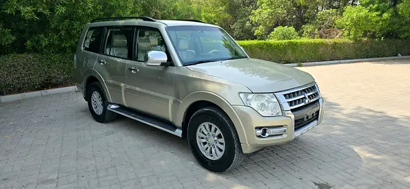 Mitsubishi Pajero 2015 GLS Medium Line | GCC Specs | Well Maintained