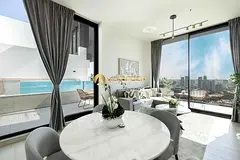 Penthouse | 2 private parkings | Private heated Pool