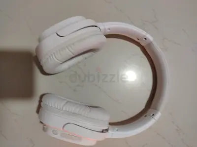 White Wireless Over-Ear Headphones - Good Condition