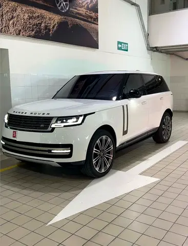 Land Rover Range Rover Vogue HSE |P530 V8 GCC Specs | Low Mileage
