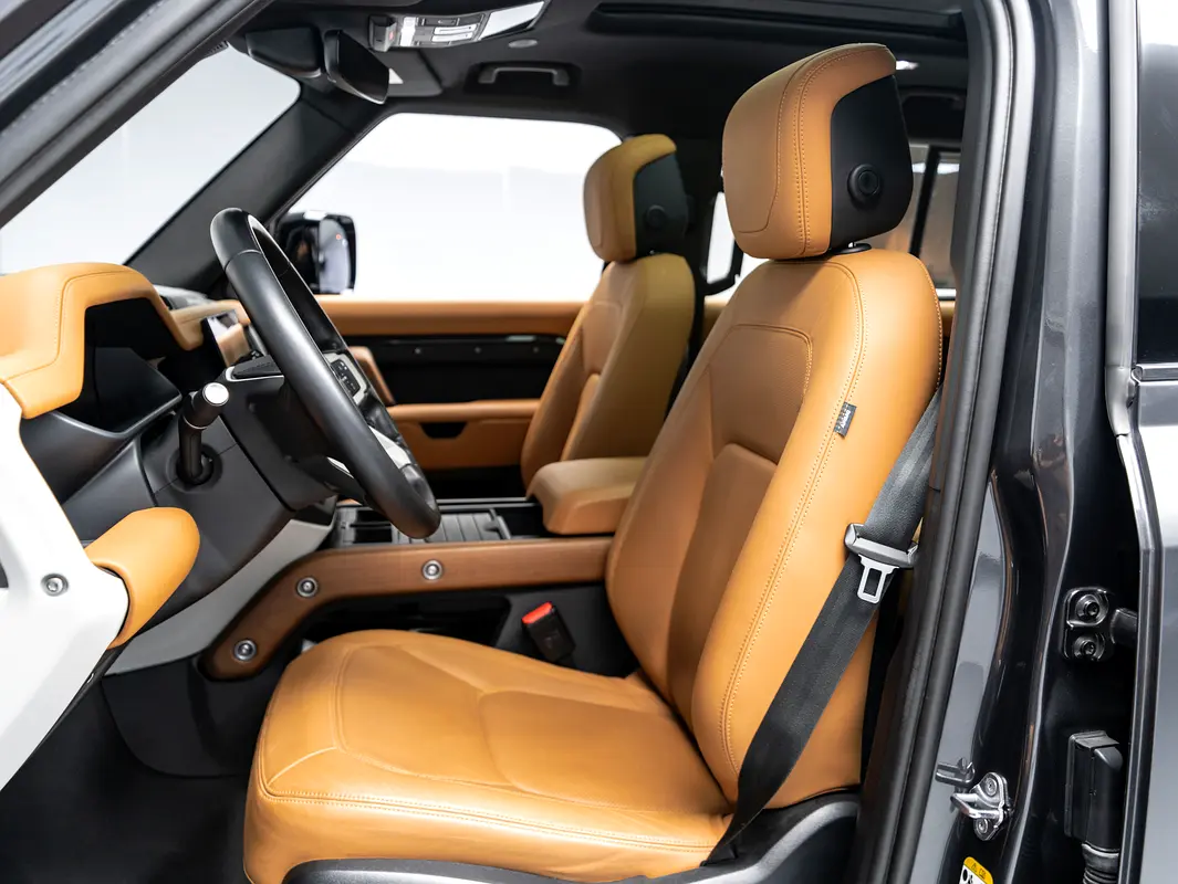 Land Rover Defender 2023