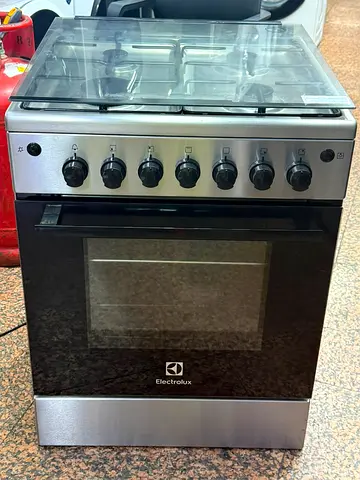 Electrolux full gas cooker 4 burner 60bay60cm lasted model for sale